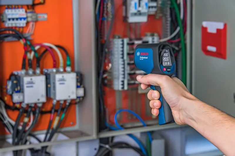 GIS 500 Đo nhiệt độ bảng điện.