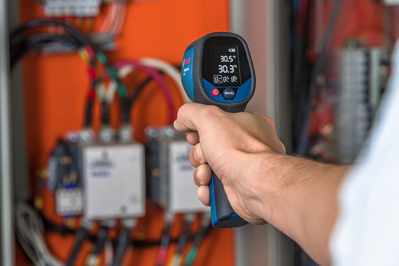 Bảng điều khiển kiểm tra nhiệt kế hồng ngoại.