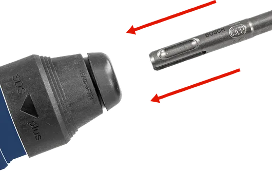 Mũi khoan được đặt gần đầu kẹp dụng cụ điện, sẵn sàng để gắn vào.