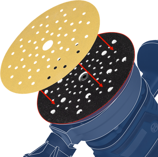 Đĩa chà nhám được căn chỉnh và gắn vào máy chà nhám điện.