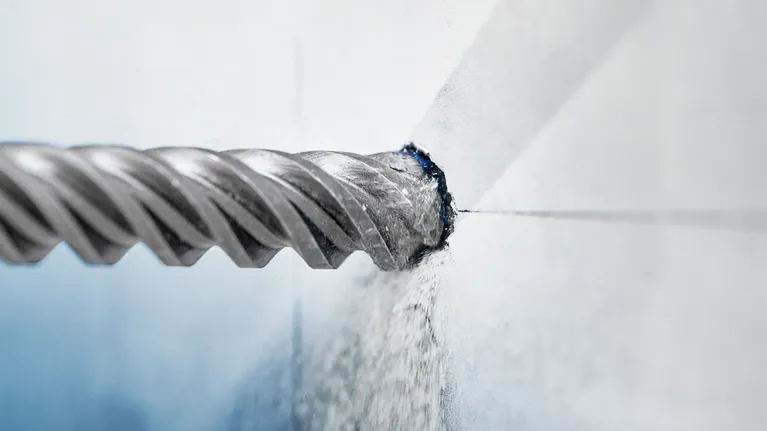 Mũi khoan búa EXPERT SDS max-8X 12 x 200 x 340 mm Mũi khoan khoan vào tường bê tông, tạo ra bụi.