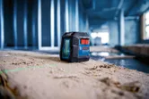 Máy cân bằng laser tại công trường xây dựng.