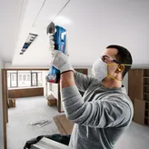 Máy cắt đa năng dùng pin Bosch GOP 185-LI dùng cho công việc trần nhà.