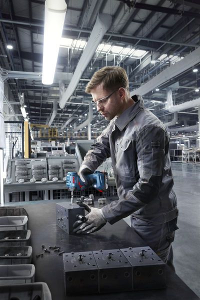 ISR 18V-30 PHX Máy siết bu lông Bosch ISR 18V-30 PHX dùng trong công nghiệp.