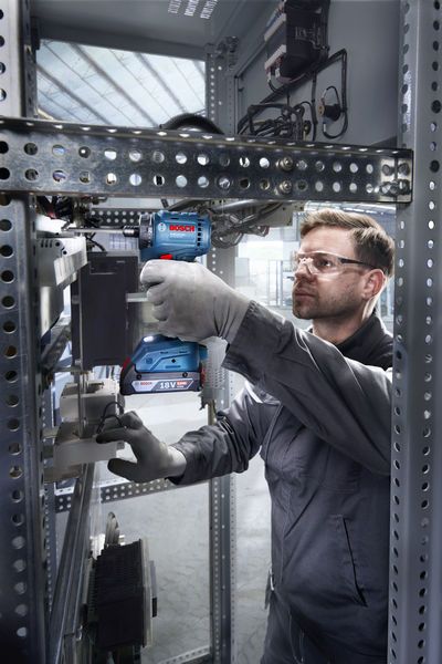 ISR 18V-30 PHX Máy vặn vít Bosch ISR 18V-30 PHX, dùng cho công việc lắp ráp.