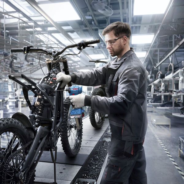 ISR 18V-30 PHX Máy vặn vít động lực Bosch ISR 18V-30 PHX, lắp ráp xe máy.