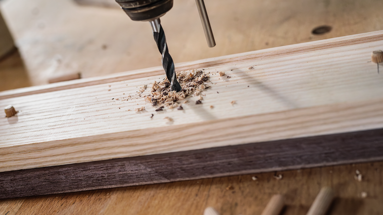 Bộ mũi khoan đầu đinh nhỏ PRO Wood, 7 chiếc Khoan tạo một lỗ trên tấm gỗ bằng cách rải vụn gỗ xung quanh mũi khoan.