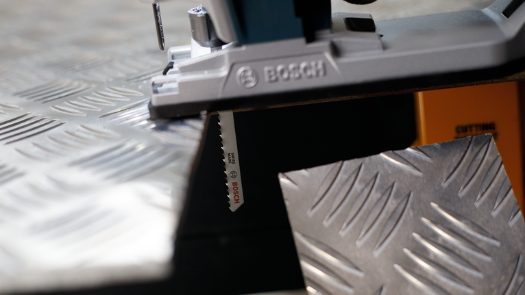 Lưỡi cưa lọng PRO Alu T127D, 100 mm, 5 chiếc Cưa lọng cắt qua tấm kim loại hình chữ nhật.