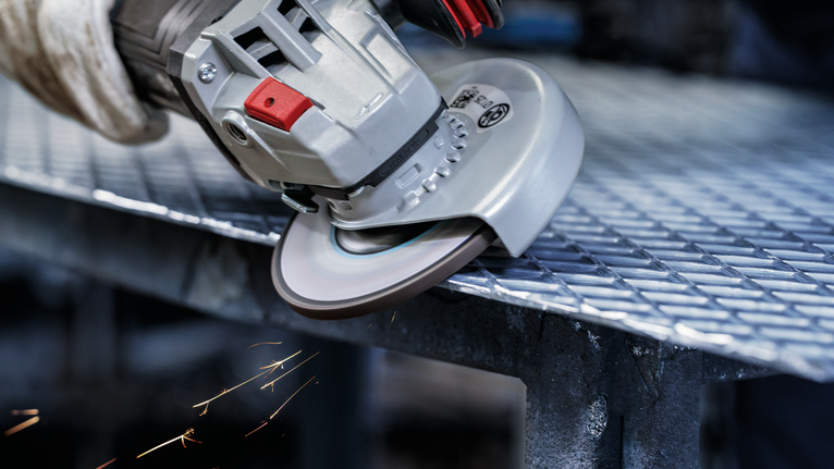 Đĩa mài PRO Metal, 150 x 6 x 22,23 mm Người đeo thiết bị an toàn mài lưới kim loại bằng dụng cụ cầm tay.