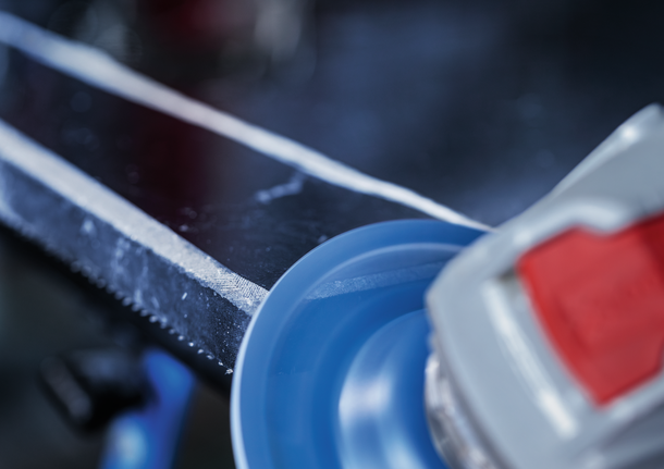 Đầu mài carbide EXPERT Multi Material Medium, Dạng phẳng, X-LOCK, 115 mm, 22,23 mm Đĩa mài Bosch làm mịn bề mặt kim loại.