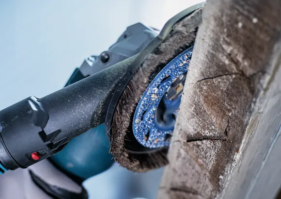 Object #200557585: 7425288_APP_CLOSE_2 Đĩa chà nhám Bosch dùng để chà nhám gỗ thô.