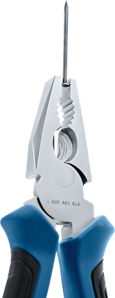 Kìm kẹp một chiếc đinh kim loại dài có tay cầm màu xanh và đen.