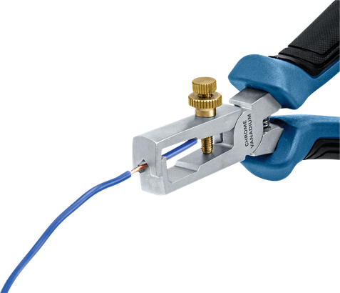 Dụng cụ tuốt dây điện dùng để loại bỏ lớp cách điện khỏi một sợi dây điện màu xanh dương.