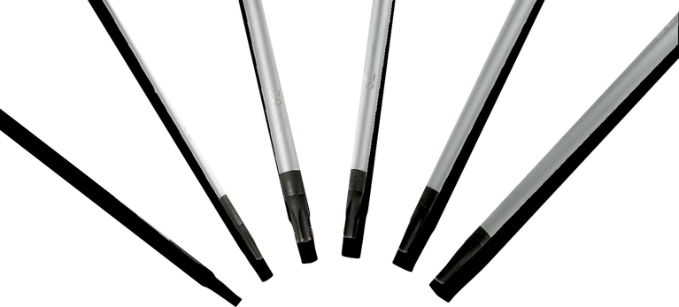 Sáu mũi khoan kim loại có đầu màu đen được sắp xếp theo hình quạt.