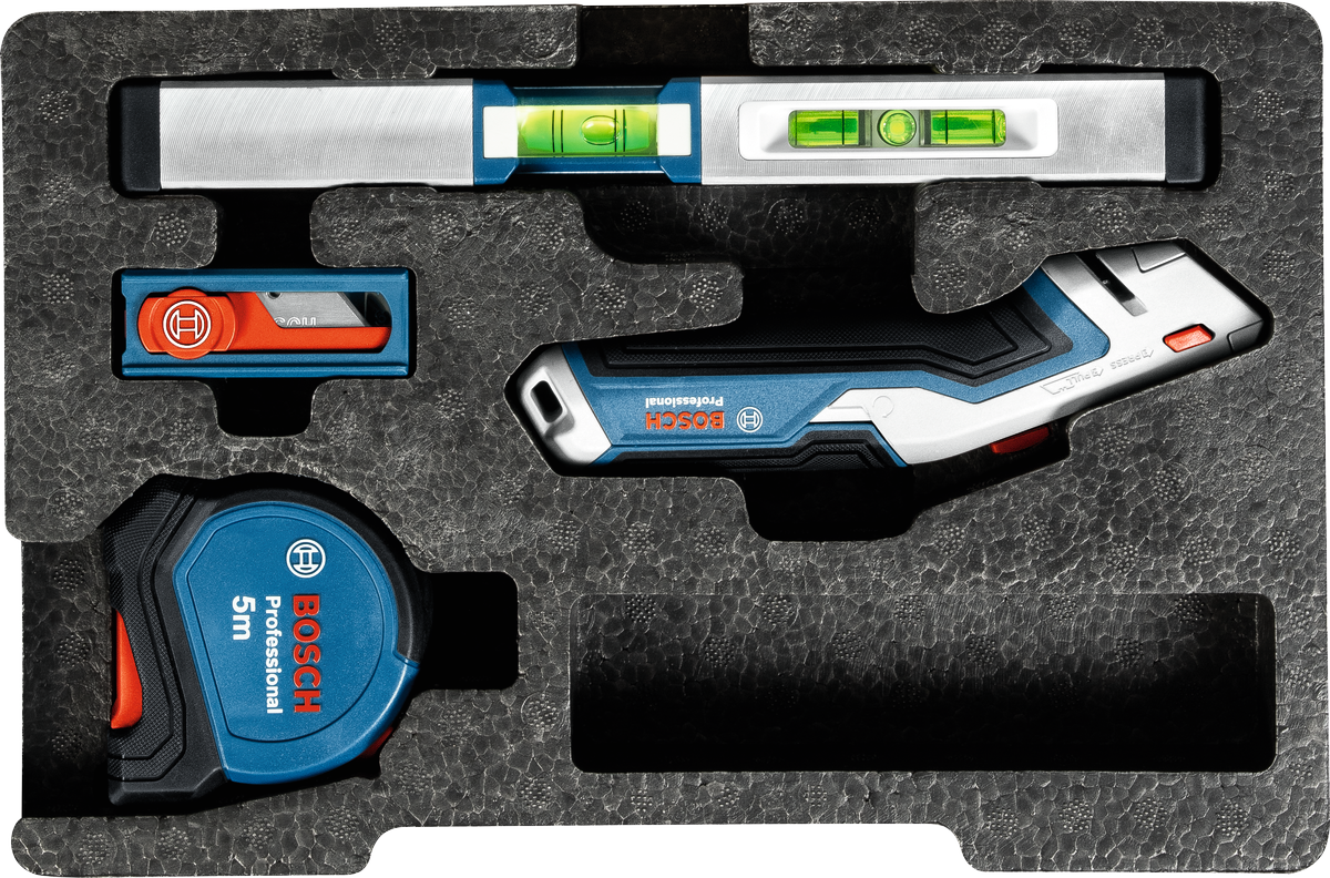 Bộ dụng cụ cầm tay Bosch 13 món gồm thước thăng bằng, dao cắt và thước dây.